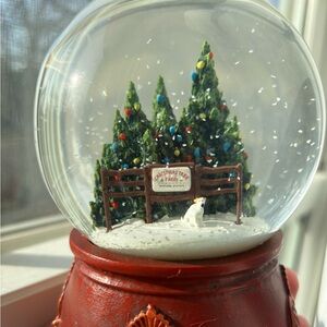 Taylor Swift Christmas Tree Farm Snowglobe - Excellent Condition